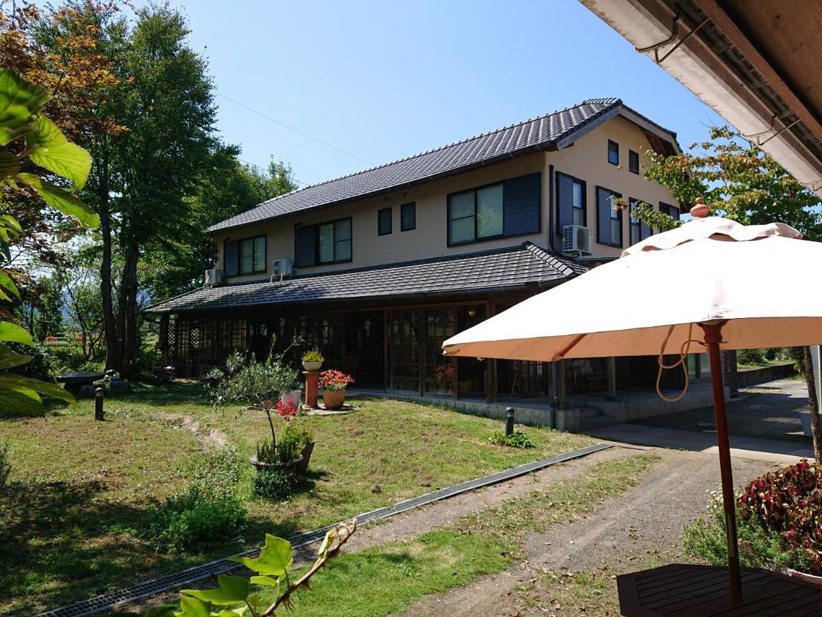 Bed and Breakfast Yufuin Flora House Zewnętrze zdjęcie